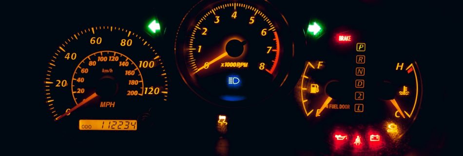 black and yellow analog speedometer