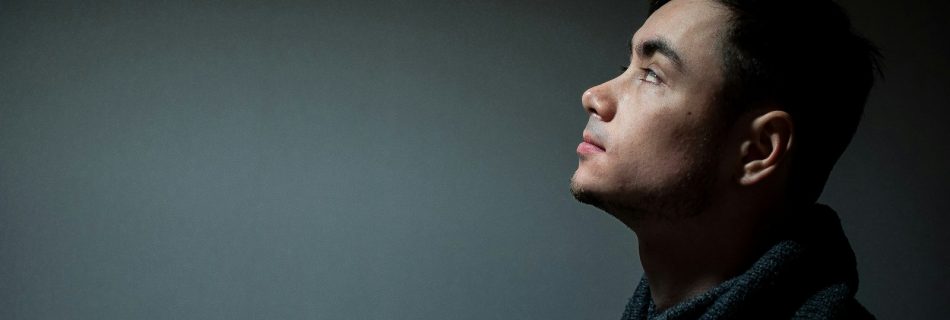 close-up photography of man wearing black top